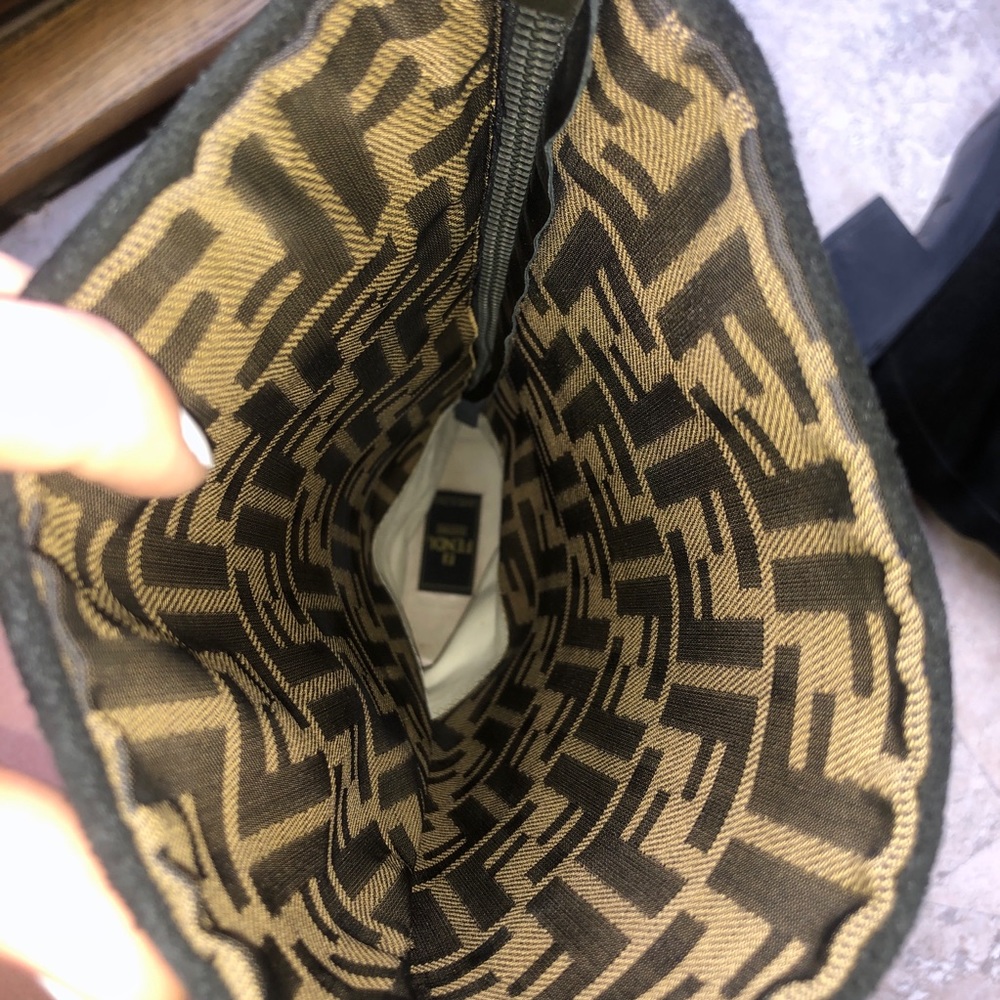 Vintage Fendi Zipup high boots! Brand monogram